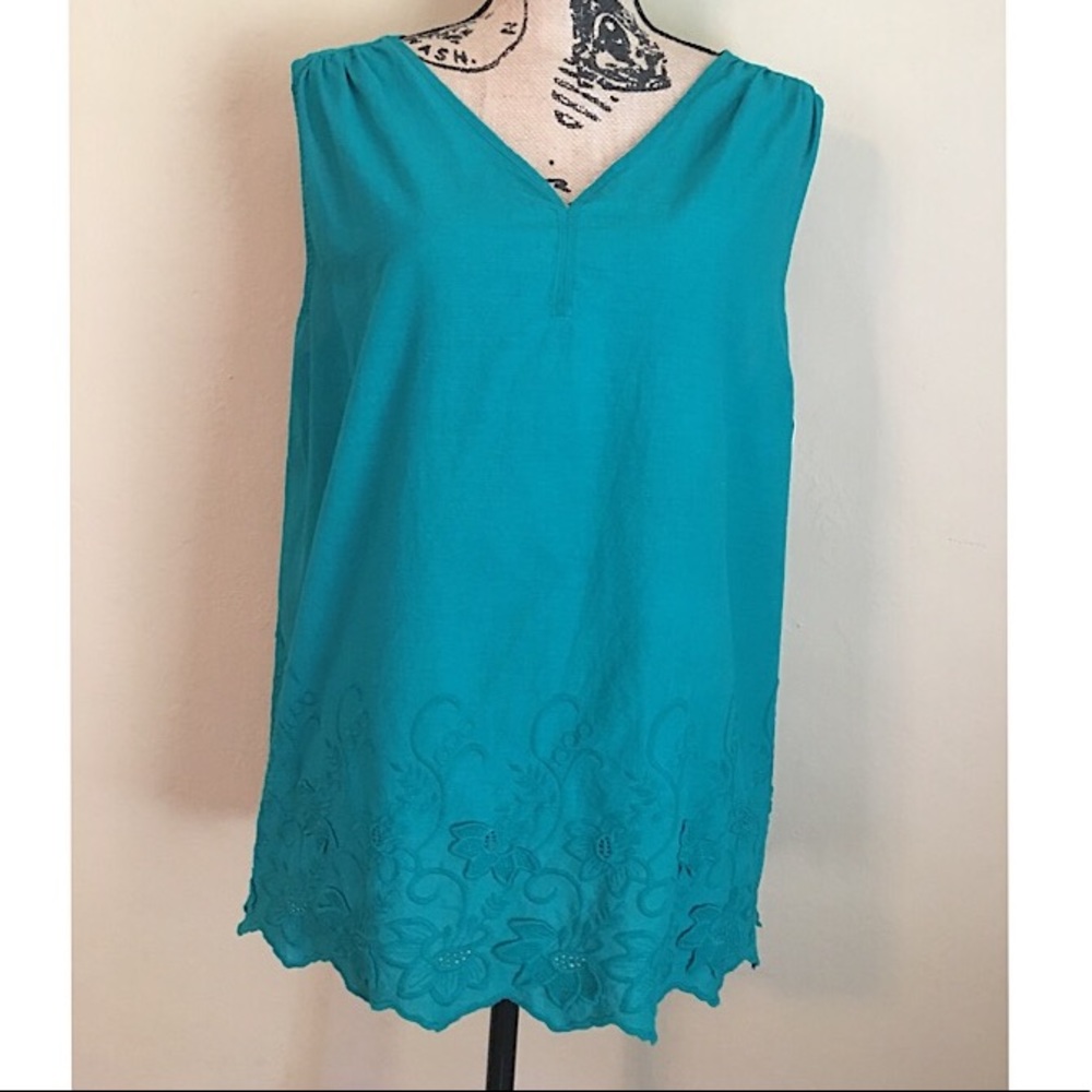 GORGEOUS NWT Sleeveless Maternity Eyelet Top XL